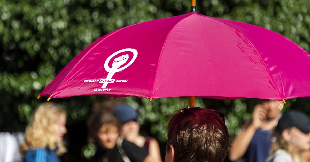 Frauentag Protests: Thousands March with Powerful Slogans